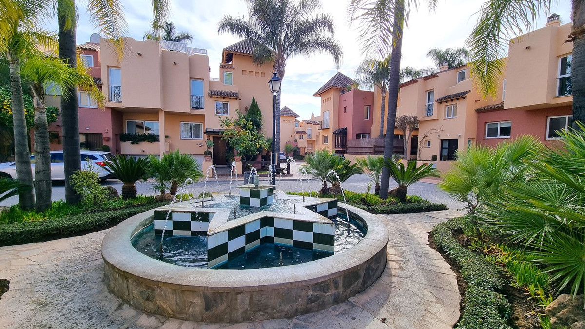 3 Bed Townhouse for sale in Nueva Andalucía Costa Del Sol, Málaga, Spain