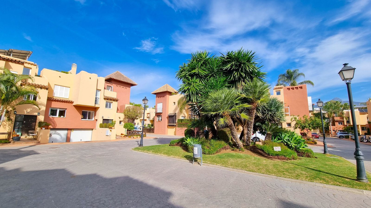 3 Bed Townhouse for sale in Nueva Andalucía Costa Del Sol, Málaga, Spain