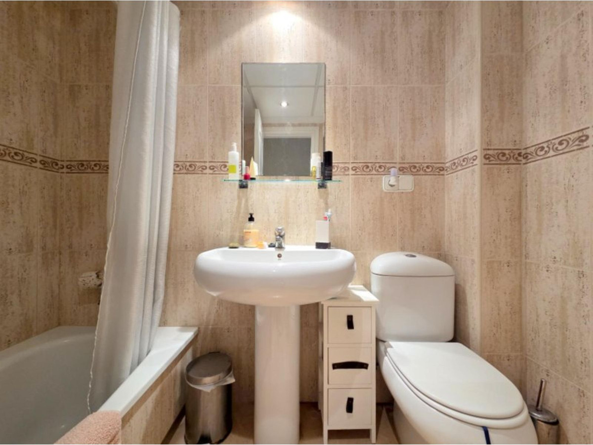 Se vende Apartamento Planta Baja de 2 dormitorios en Costa Del Sol, Málaga, España