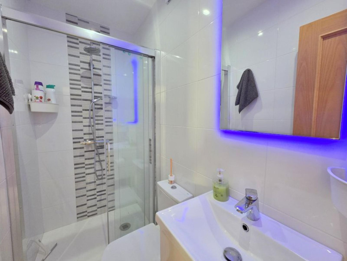 2 Bed Apartment for sale in La Duquesa Costa Del Sol, Málaga, Spain