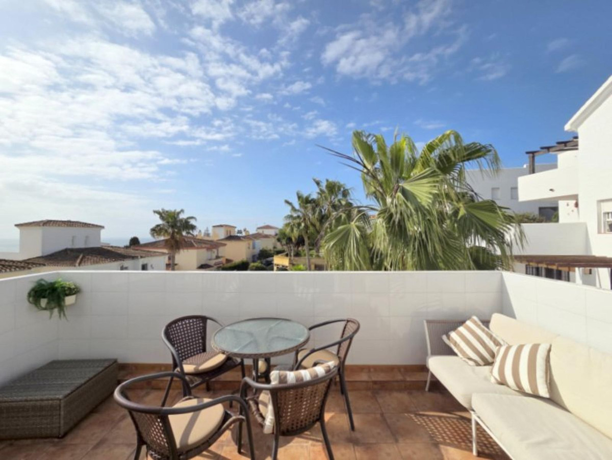 2 Bed Apartment for sale in La Duquesa Costa Del Sol, Málaga, Spain