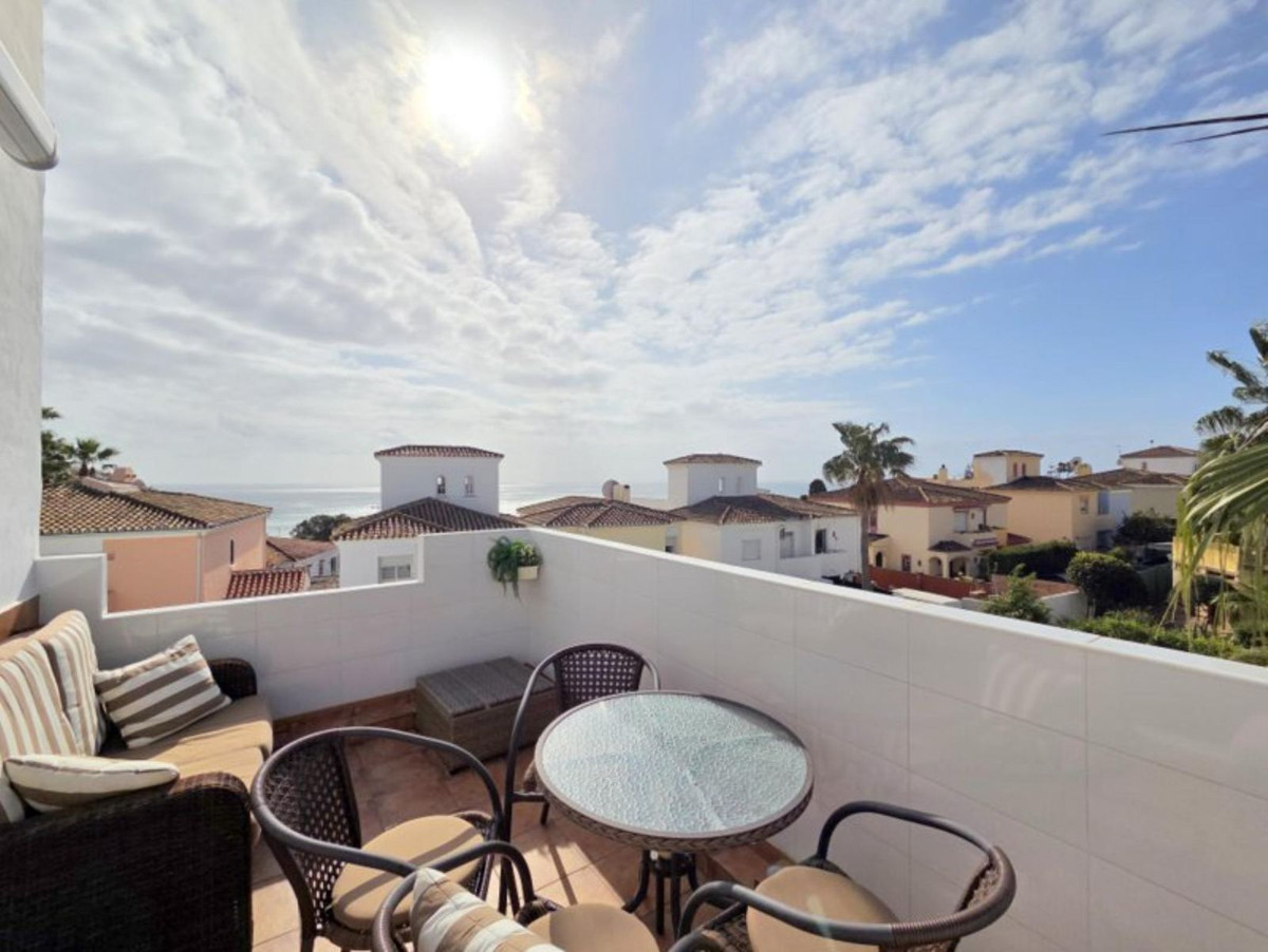 2 Bed Apartment for sale in La Duquesa Costa Del Sol, Málaga, Spain