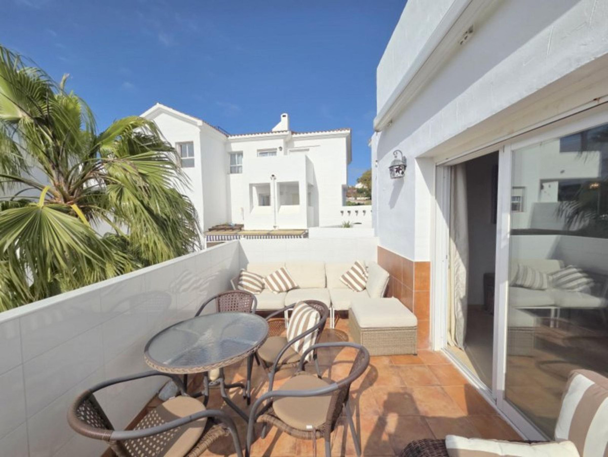 2 Bed Apartment for sale in La Duquesa Costa Del Sol, Málaga, Spain