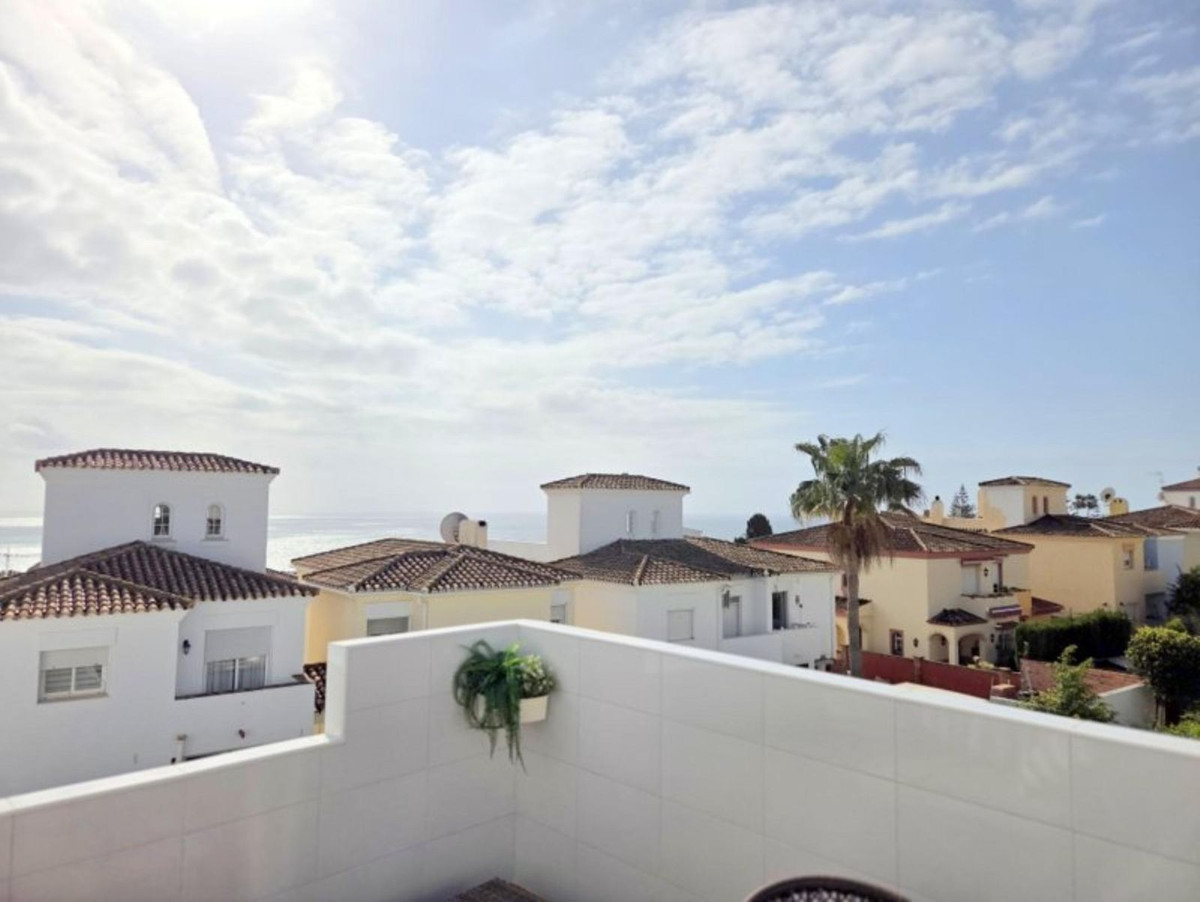 2 Bed Apartment for sale in La Duquesa Costa Del Sol, Málaga, Spain