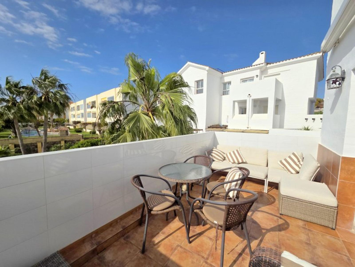 2 Bed Apartment for sale in La Duquesa Costa Del Sol, Málaga, Spain