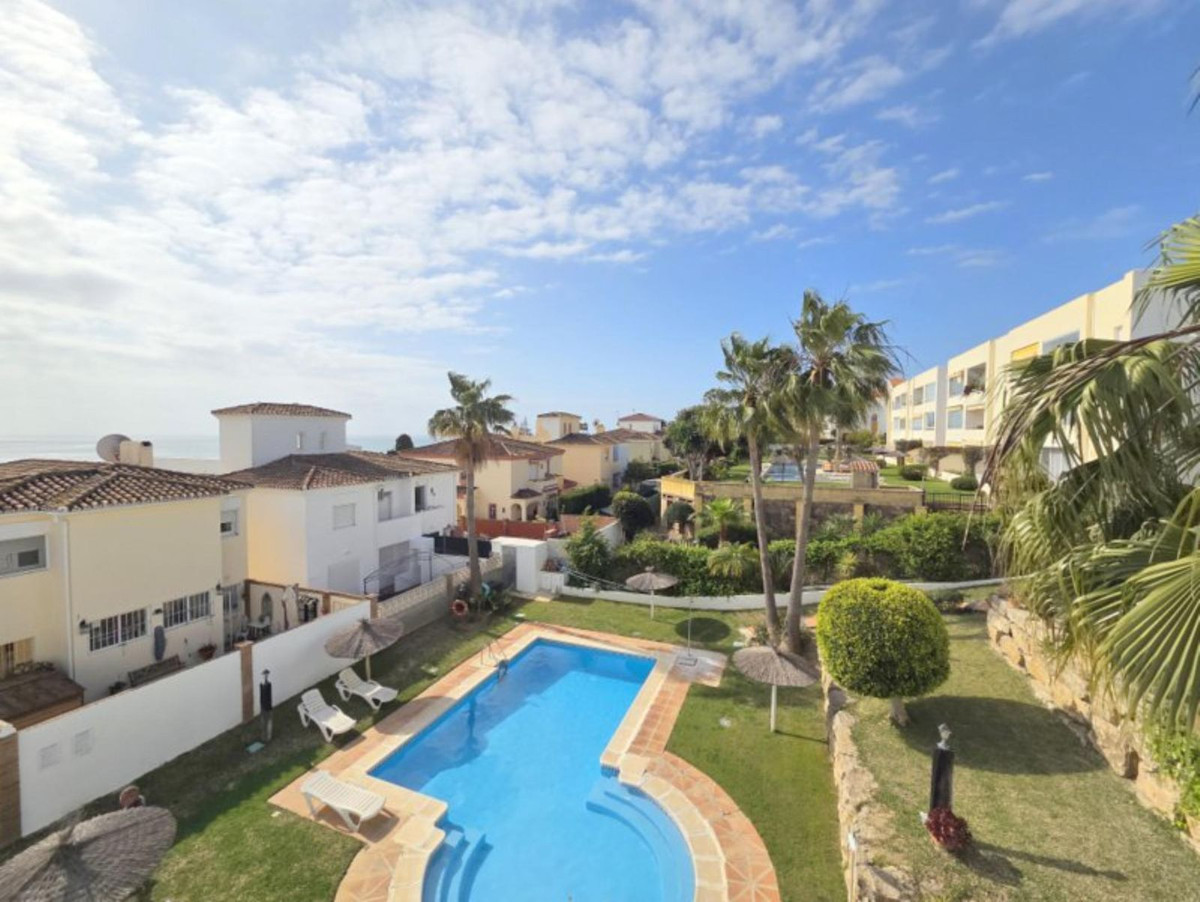 2 Bed Apartment for sale in La Duquesa Costa Del Sol, Málaga, Spain