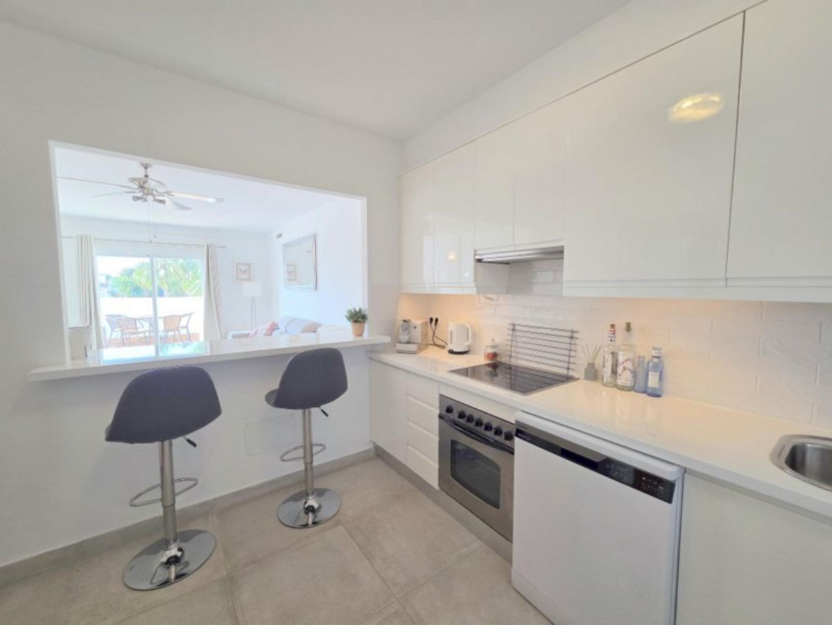 2 Bed Apartment for sale in La Duquesa Costa Del Sol, Málaga, Spain