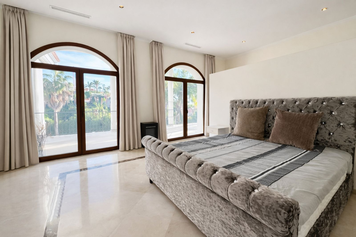 Se vende Villa - Chalet de 7 dormitorios en Costa Del Sol, Málaga, España