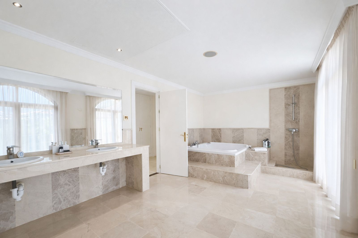 Se vende Villa - Chalet de 7 dormitorios en Costa Del Sol, Málaga, España