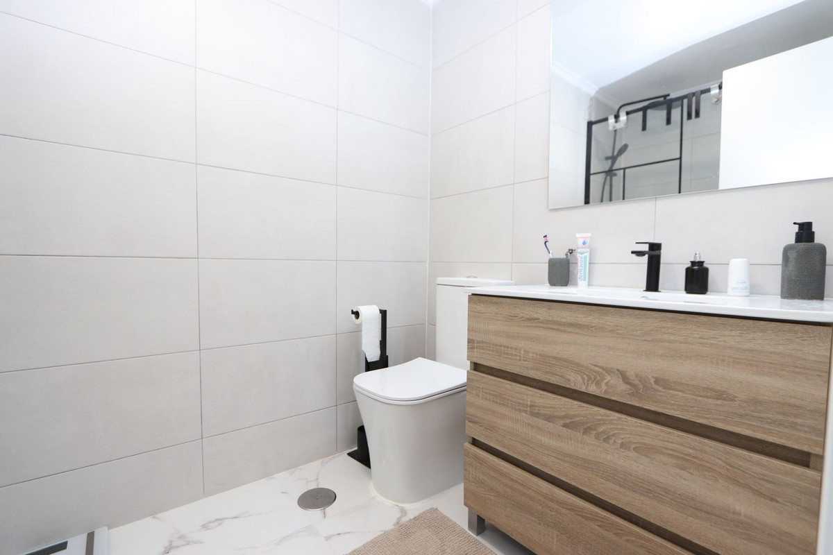 Se vende Apartamento Planta Media de 2 dormitorios en Costa Blanca, Alicante, España