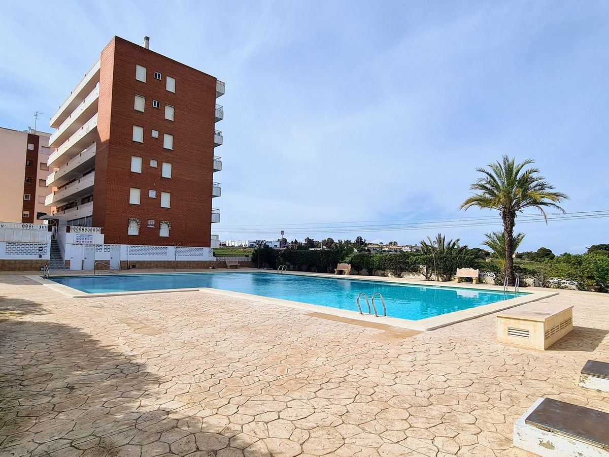 Se vende Apartamento Planta Media de 2 dormitorios en Costa Blanca, Alicante, España