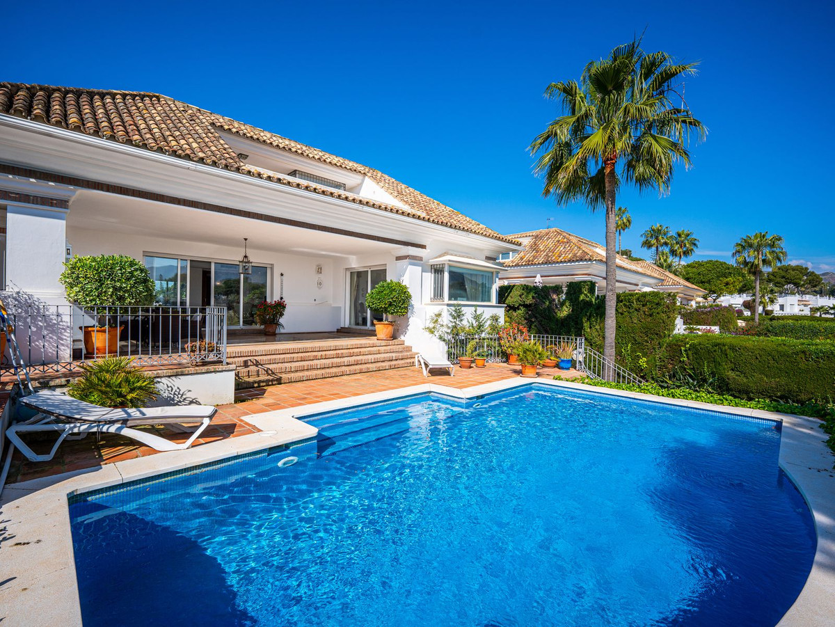 Se vende Villa - Chalet de 7 dormitorios en Costa Del Sol, Málaga, España