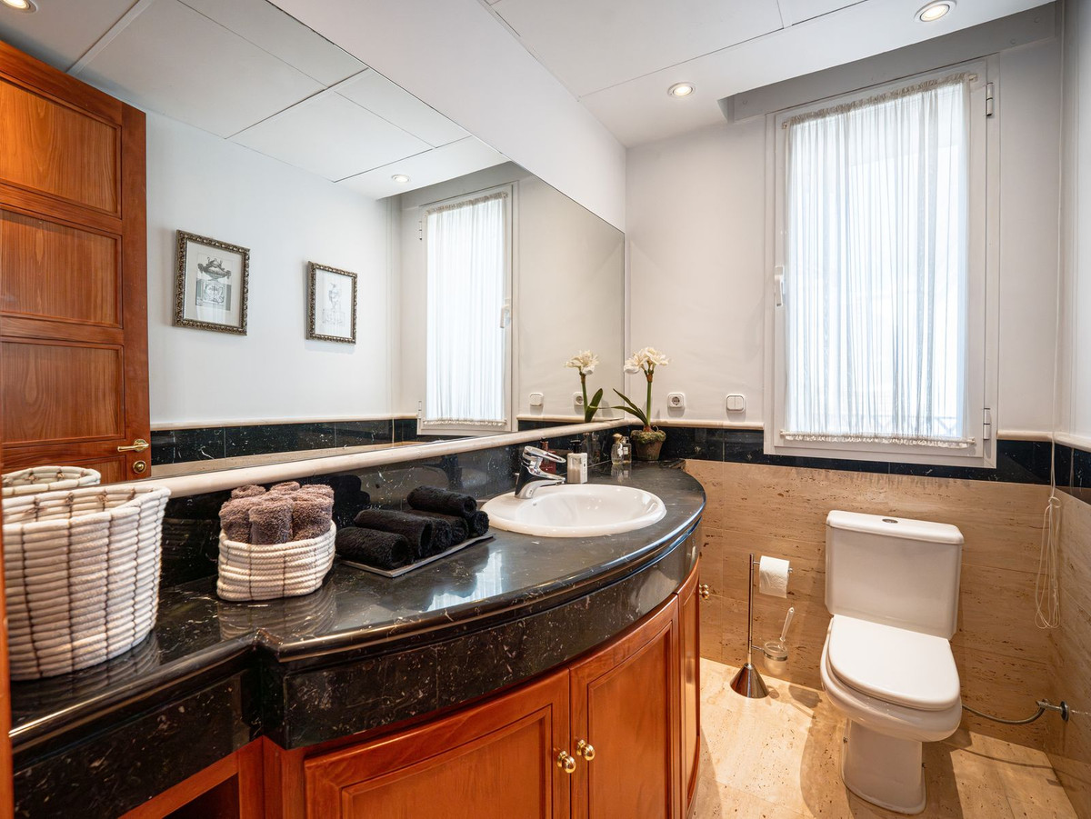 Se vende Villa - Chalet de 7 dormitorios en Costa Del Sol, Málaga, España