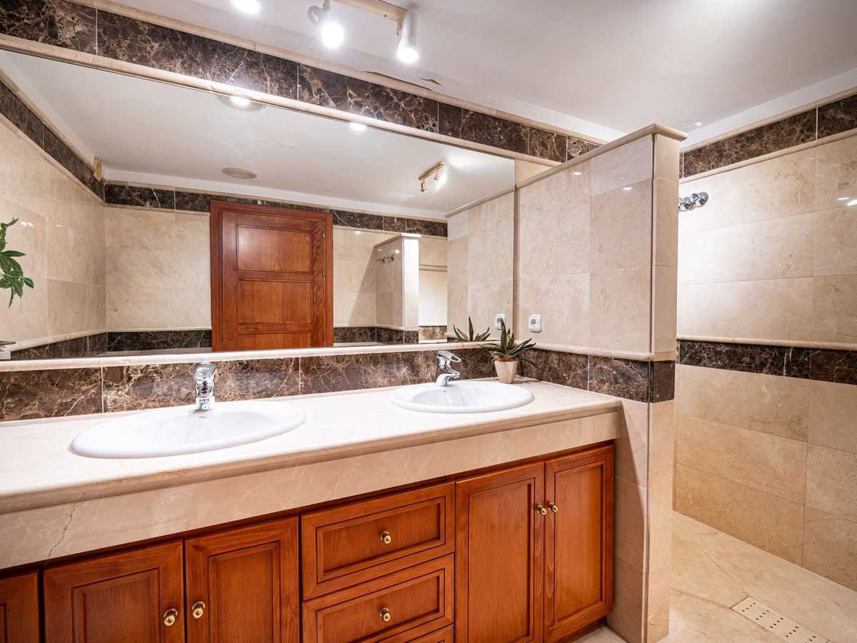 Se vende Villa - Chalet de 7 dormitorios en Costa Del Sol, Málaga, España
