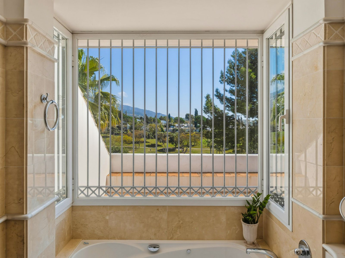 Se vende Villa - Chalet de 7 dormitorios en Costa Del Sol, Málaga, España