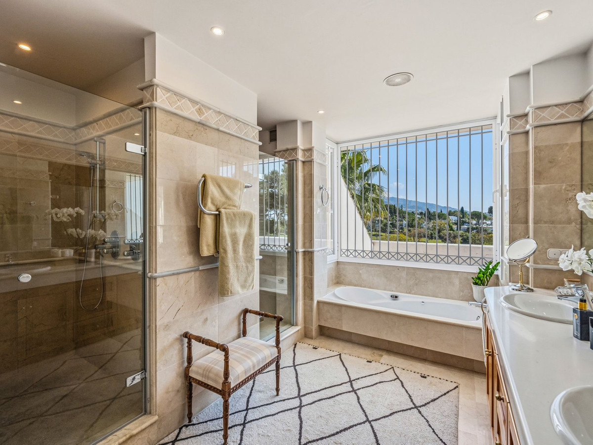 Se vende Villa - Chalet de 7 dormitorios en Costa Del Sol, Málaga, España