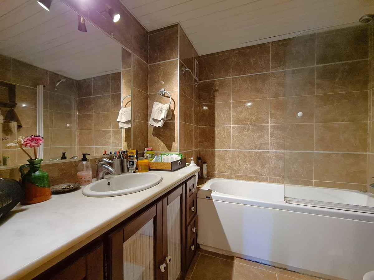 1 Bed Apartment for sale in Estepona Costa Del Sol, Málaga, Spain