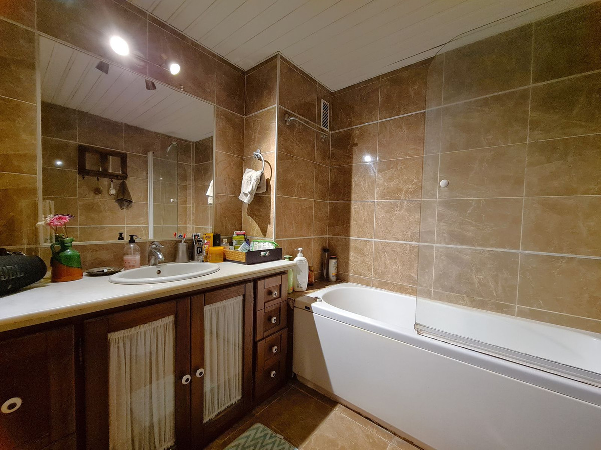 1 Bed Apartment for sale in Estepona Costa Del Sol, Málaga, Spain