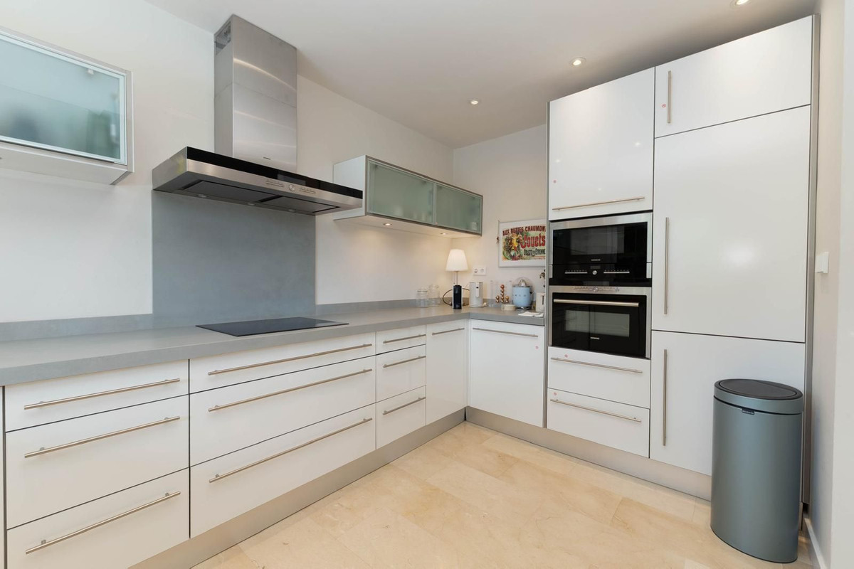 2 Bed Apartment for sale in Fuengirola Costa Del Sol, Málaga, Spain