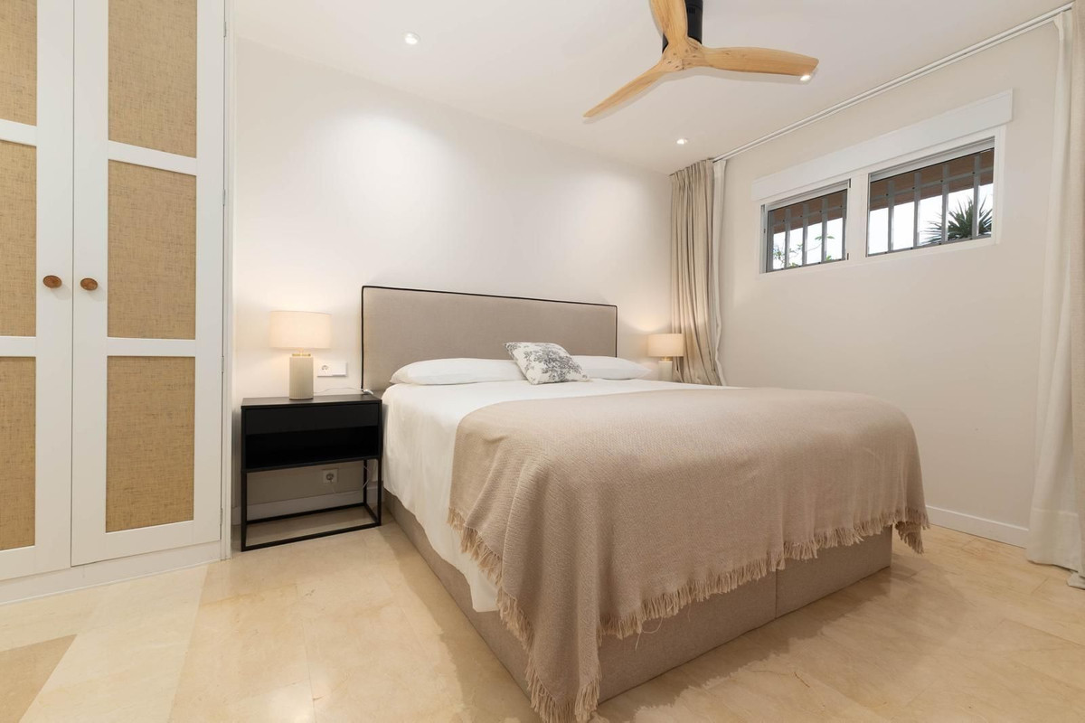 2 Bed Apartment for sale in Fuengirola Costa Del Sol, Málaga, Spain