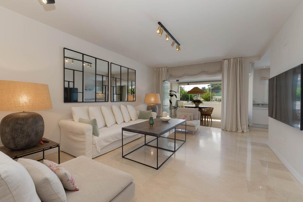 2 Bed Apartment for sale in Fuengirola Costa Del Sol, Málaga, Spain