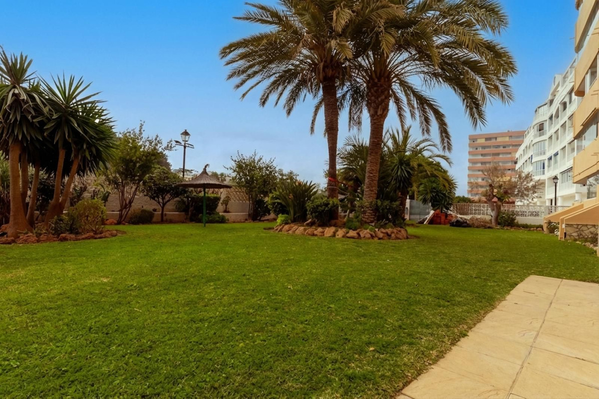 2 Bed Apartment for sale in Fuengirola Costa Del Sol, Málaga, Spain