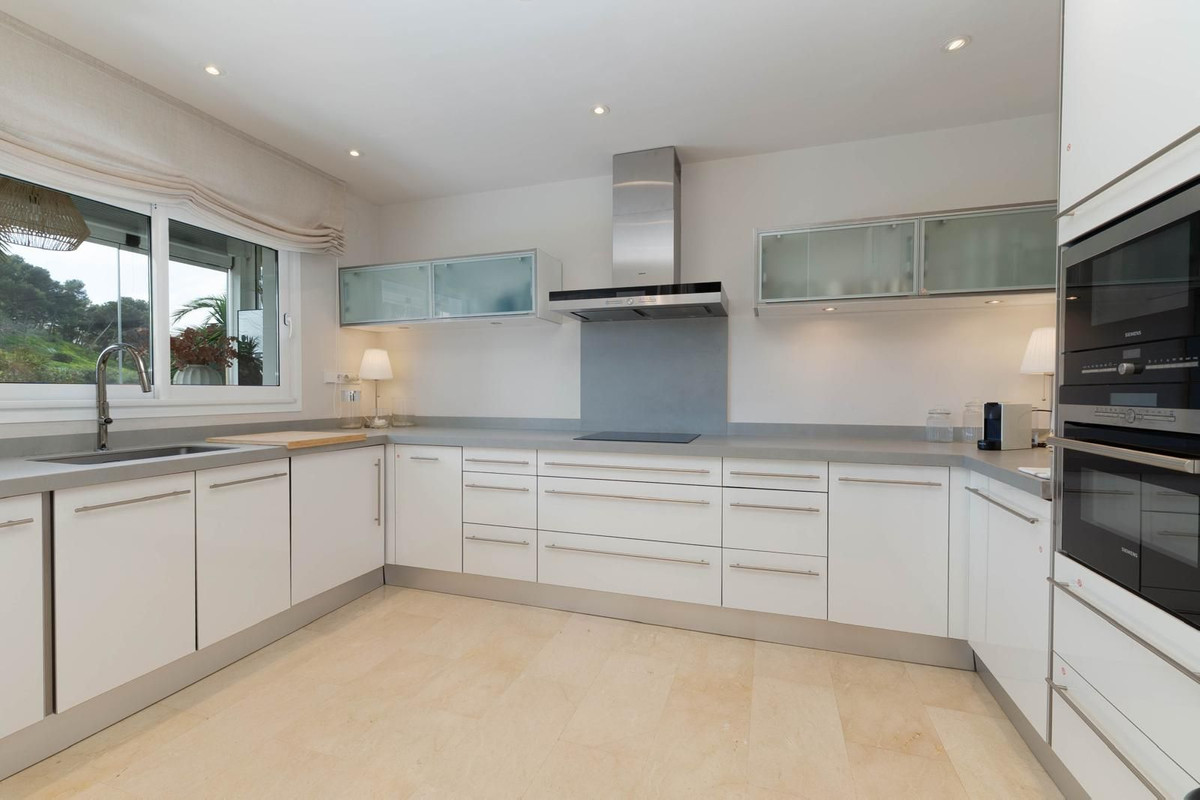 2 Bed Apartment for sale in Fuengirola Costa Del Sol, Málaga, Spain