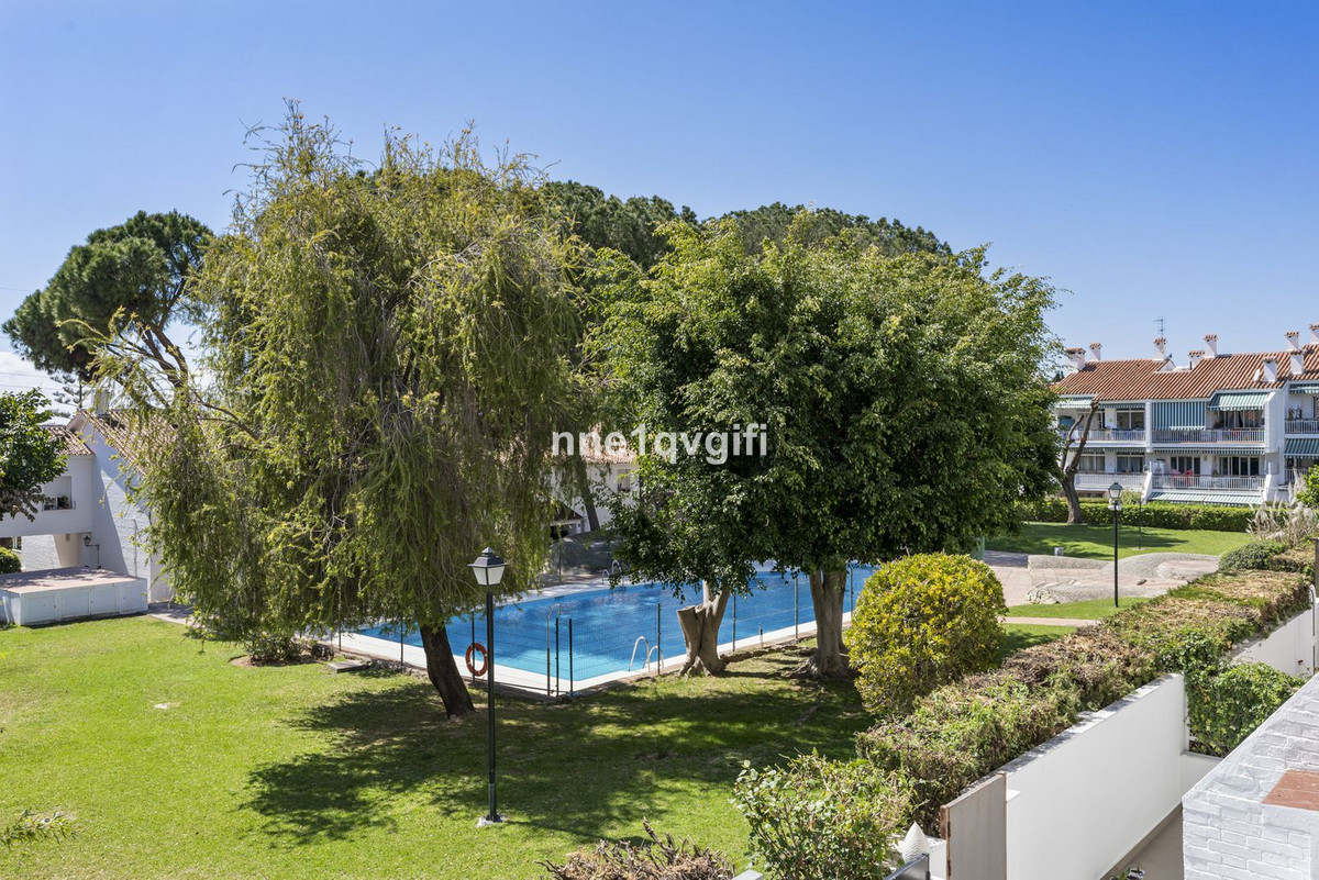 Se vende Apartamento Planta Media de 2 dormitorios en Costa Del Sol, Málaga, España