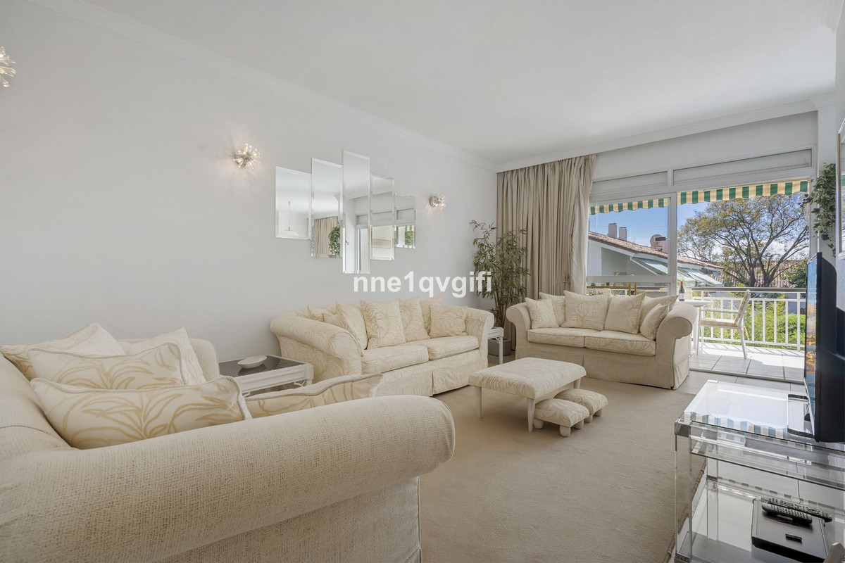 Se vende Apartamento Planta Media de 2 dormitorios en Costa Del Sol, Málaga, España