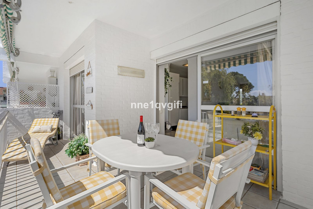 Se vende Apartamento Planta Media de 2 dormitorios en Costa Del Sol, Málaga, España