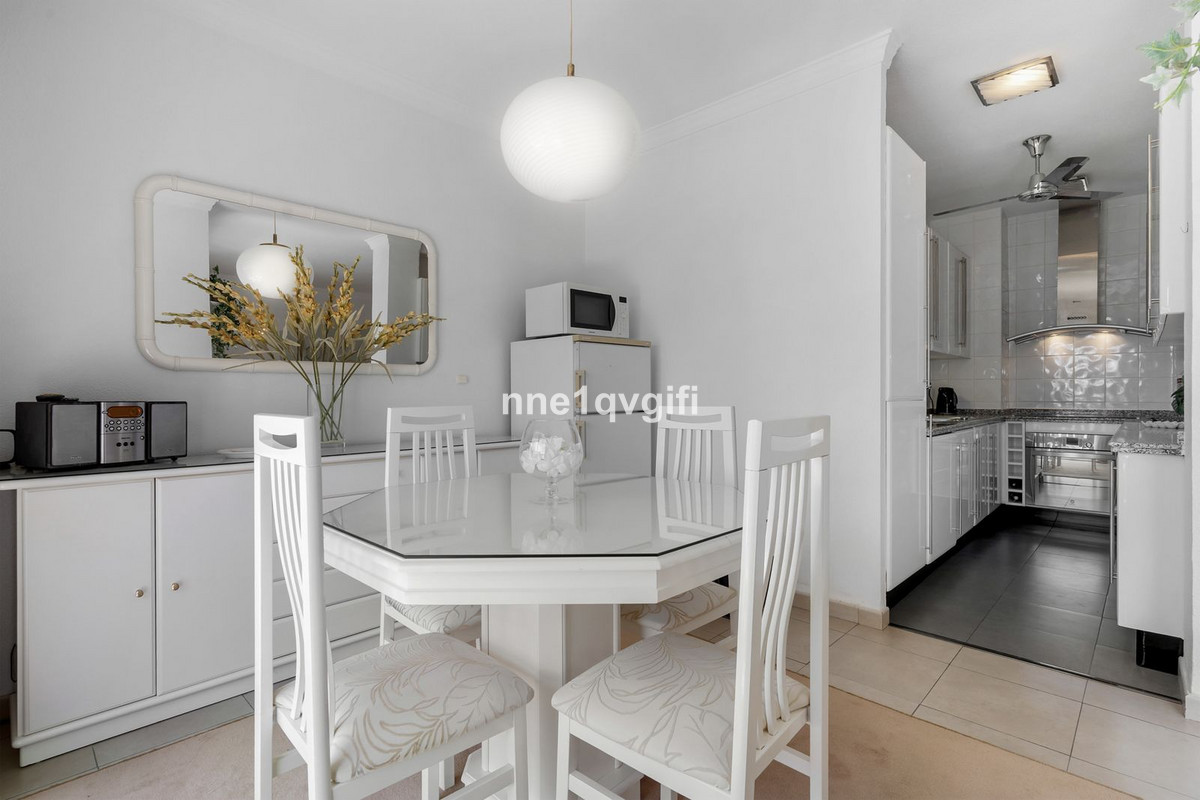 Se vende Apartamento Planta Media de 2 dormitorios en Costa Del Sol, Málaga, España