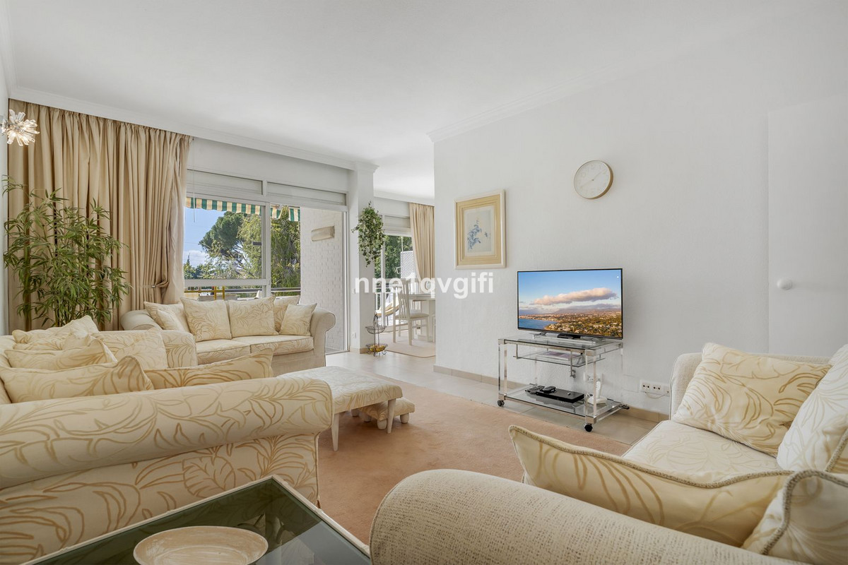 Se vende Apartamento Planta Media de 2 dormitorios en Costa Del Sol, Málaga, España