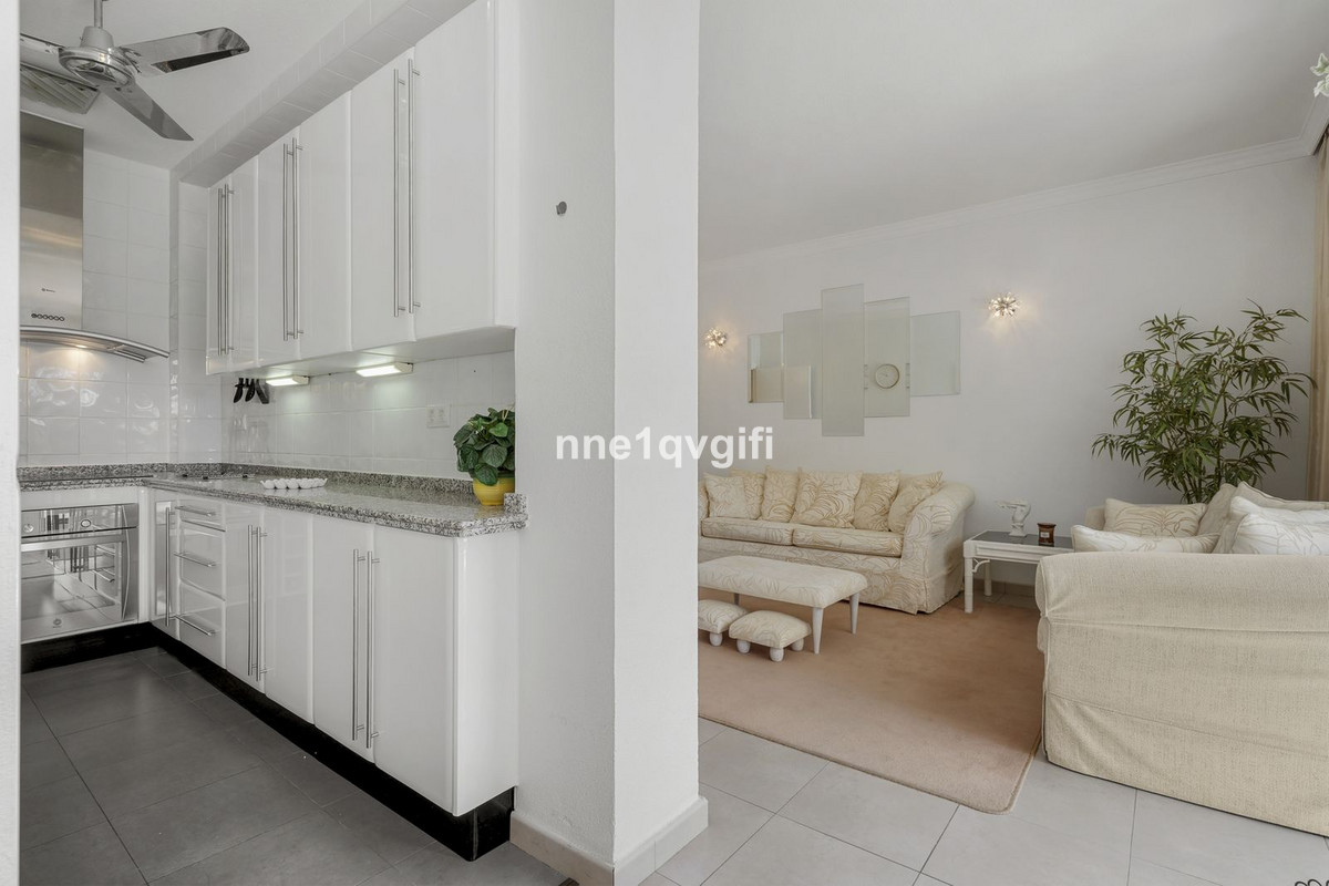 Se vende Apartamento Planta Media de 2 dormitorios en Costa Del Sol, Málaga, España