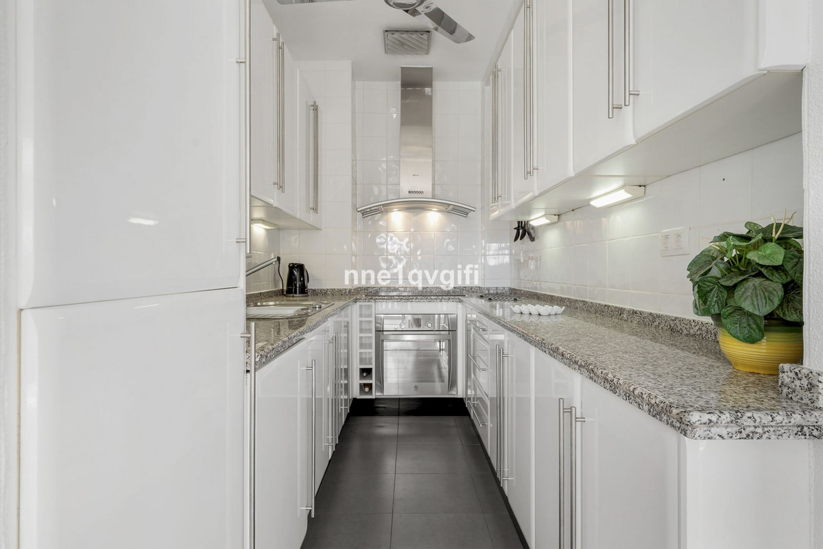Se vende Apartamento Planta Media de 2 dormitorios en Costa Del Sol, Málaga, España