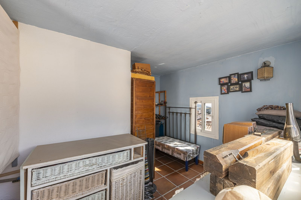 2 Bed Apartment for sale in Ojén Costa Del Sol, Málaga, Spain