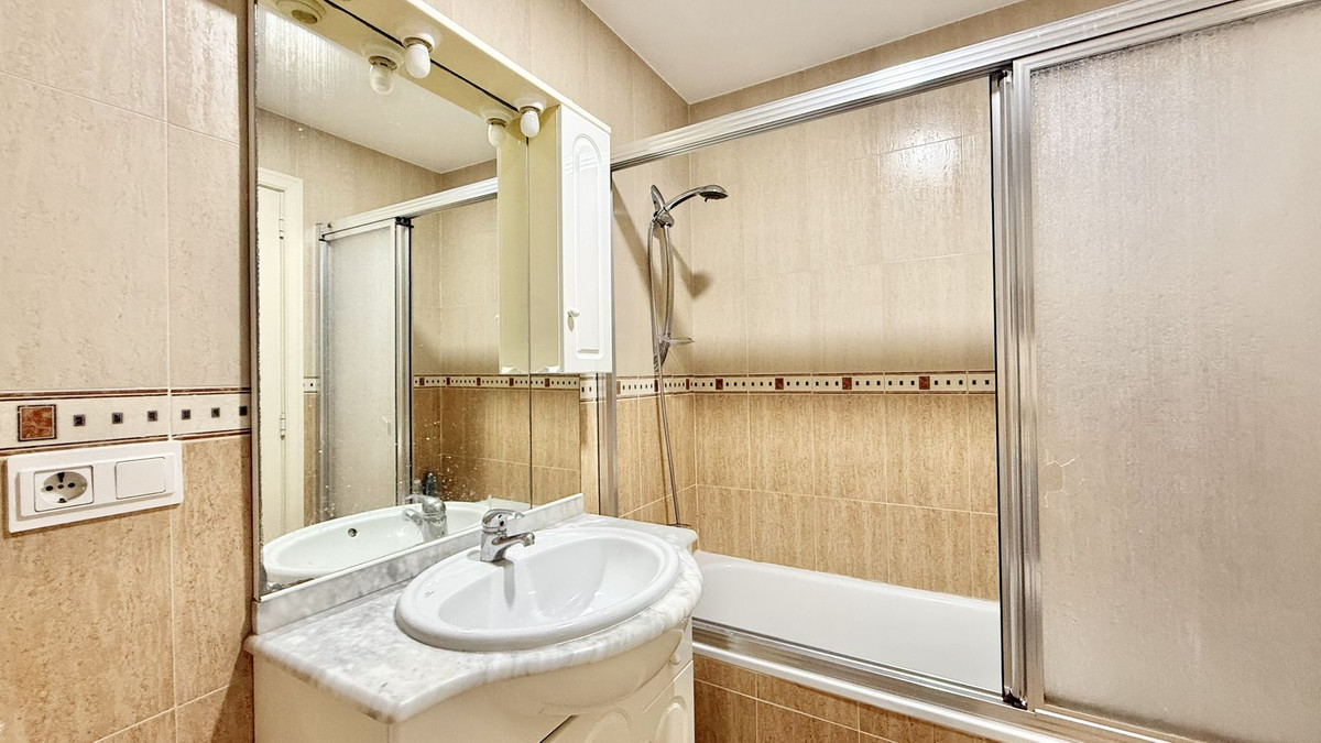 2 Bed Apartment for sale in Calahonda Costa Del Sol, Málaga, Spain