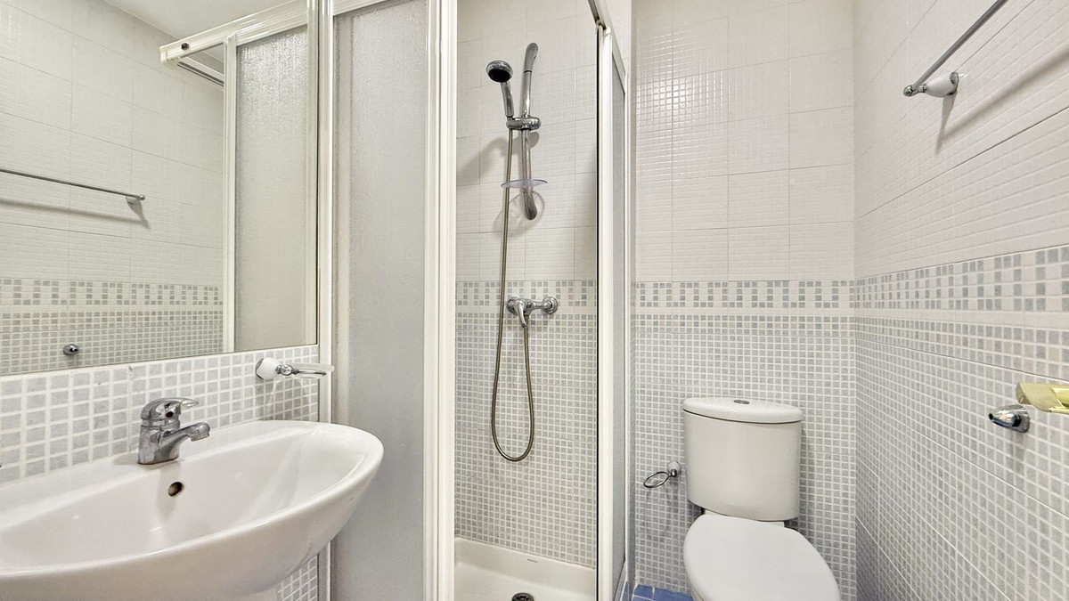 2 Bed Apartment for sale in Calahonda Costa Del Sol, Málaga, Spain
