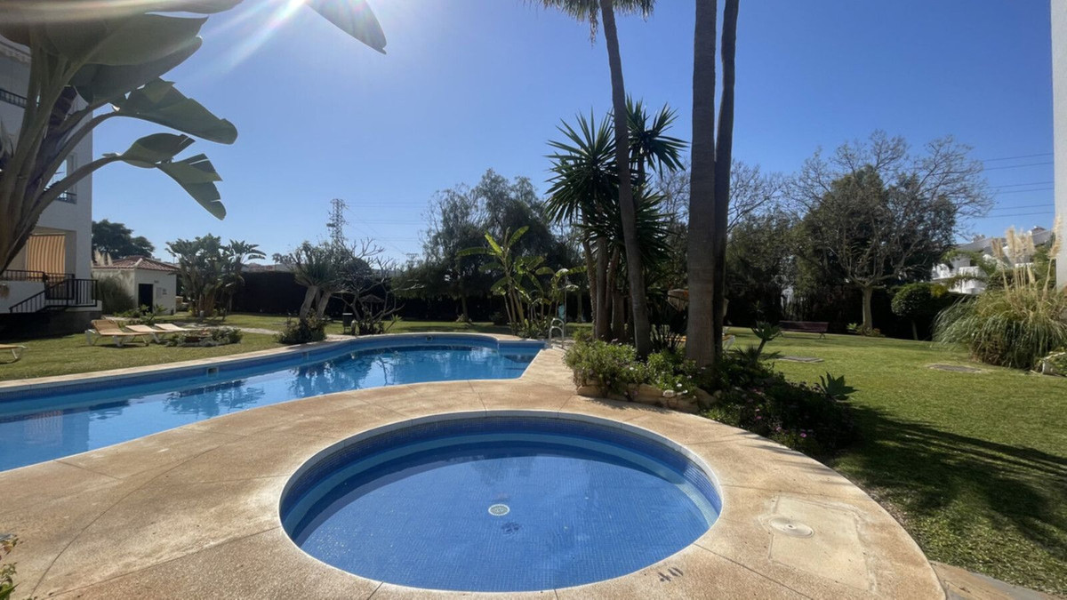 2 Bed Apartment for sale in Calahonda Costa Del Sol, Málaga, Spain