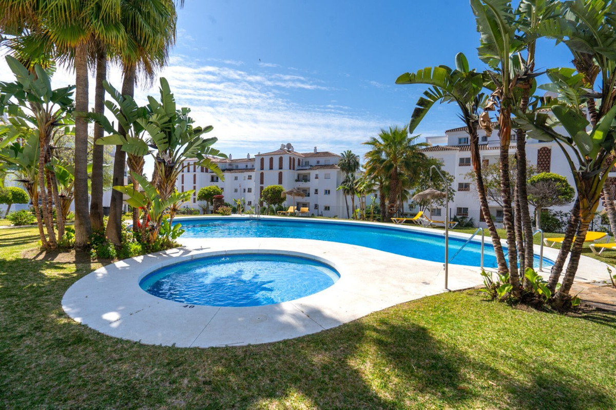 2 Bed Apartment for sale in Calahonda Costa Del Sol, Málaga, Spain