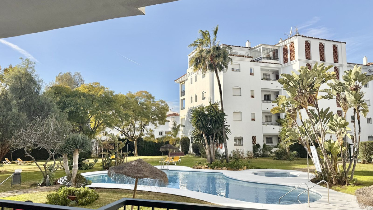 2 Bed Apartment for sale in Calahonda Costa Del Sol, Málaga, Spain