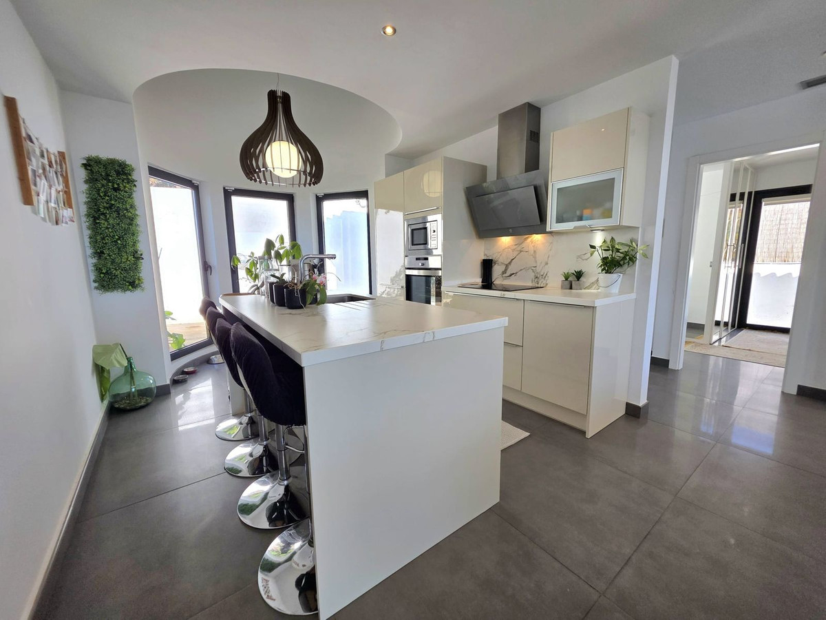 4 Bed Townhouse for sale in Estepona Costa Del Sol, Málaga, Spain