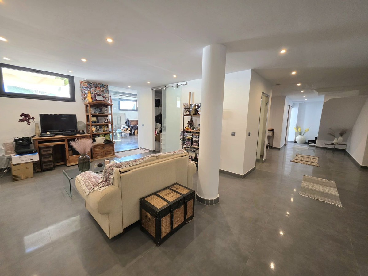 4 Bed Townhouse for sale in Estepona Costa Del Sol, Málaga, Spain