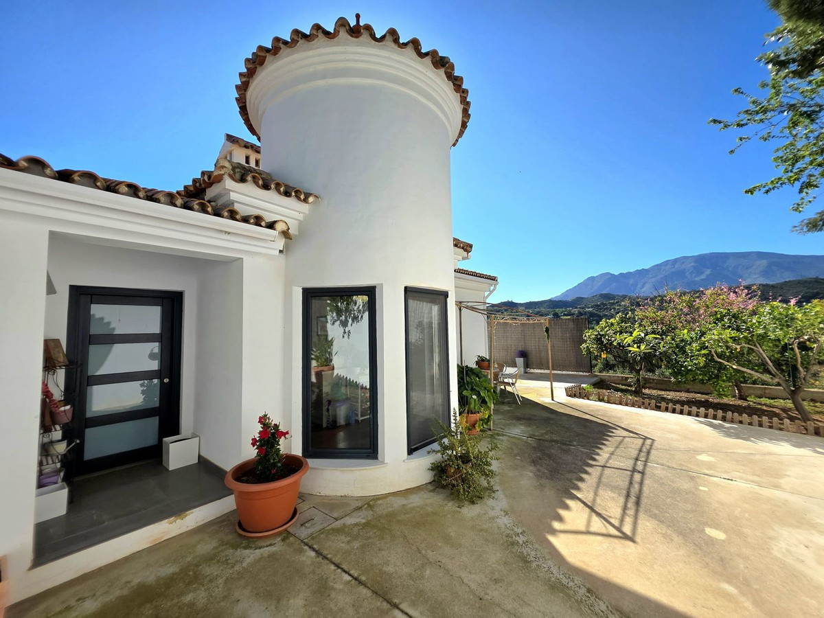 4 Bed Townhouse for sale in Estepona Costa Del Sol, Málaga, Spain