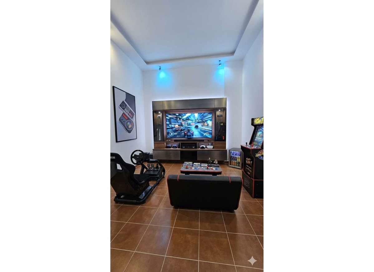 4 Bed Townhouse for sale in Calahonda Costa Del Sol, Málaga, Spain