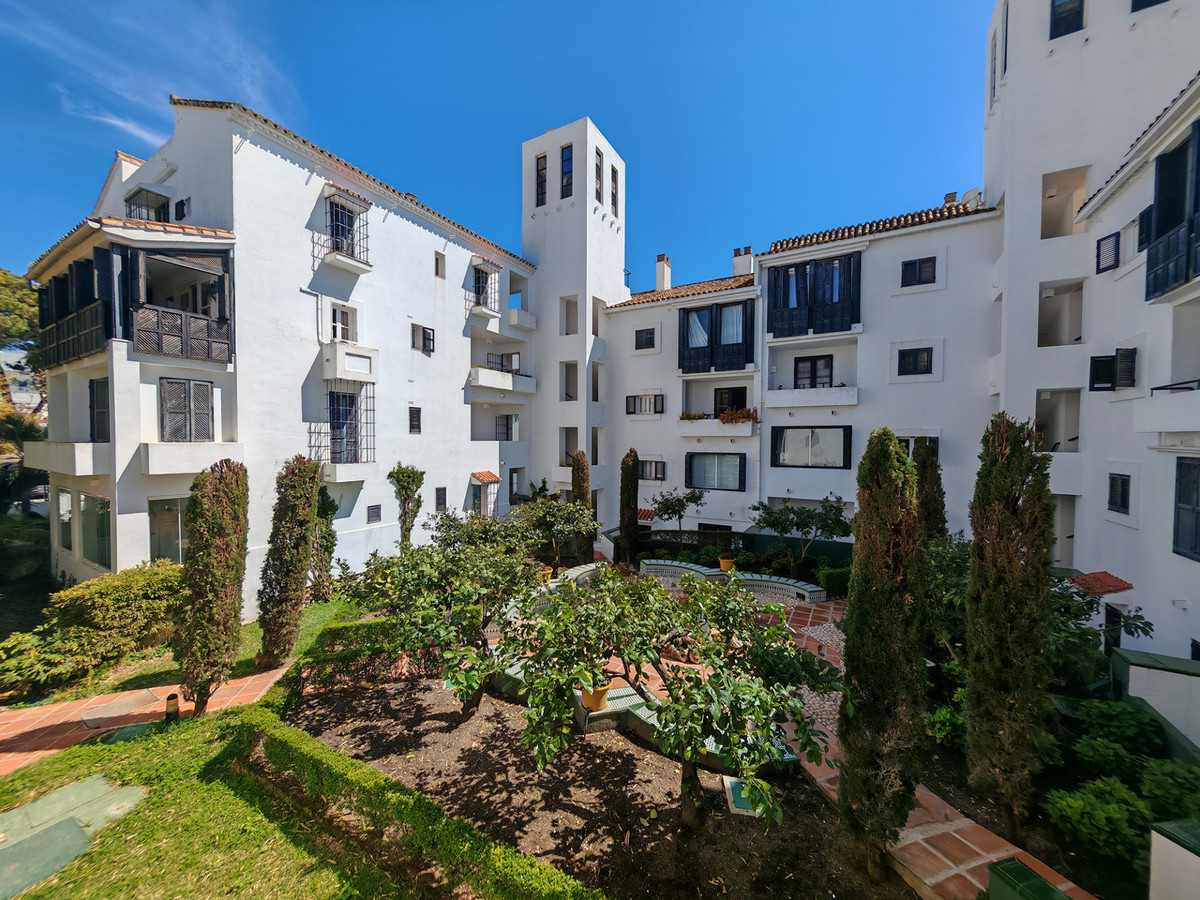 1 Bed Apartment for sale in Marbella Costa Del Sol, Málaga, Spain