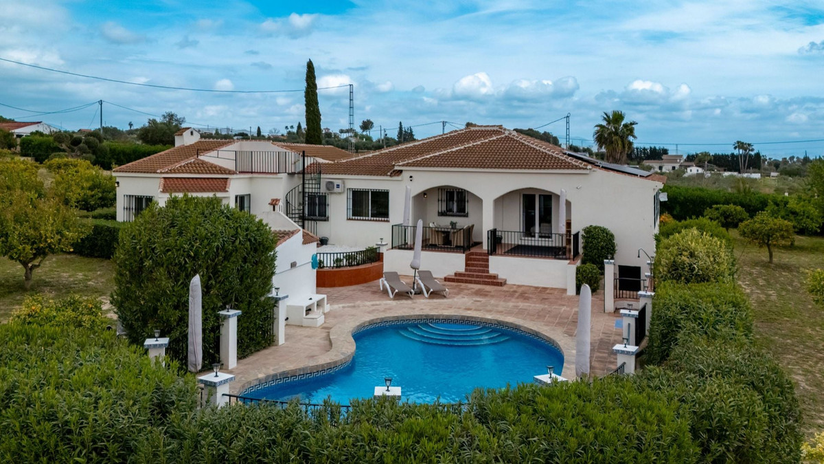 Se vende Finca - Cortijo de 4 dormitorios en Costa Del Sol, Málaga, España
