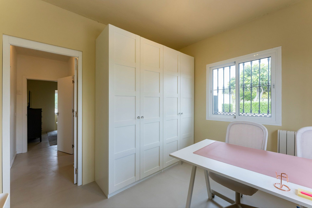 Se vende Finca - Cortijo de 4 dormitorios en Costa Del Sol, Málaga, España