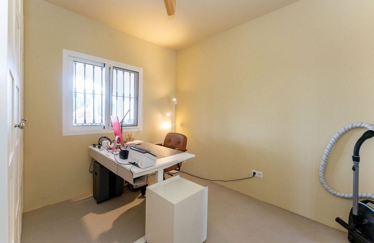 Se vende Finca - Cortijo de 4 dormitorios en Costa Del Sol, Málaga, España