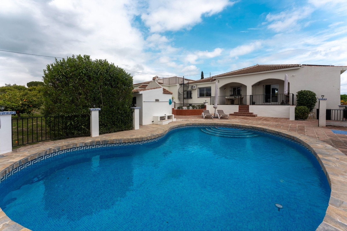 Se vende Finca - Cortijo de 4 dormitorios en Costa Del Sol, Málaga, España