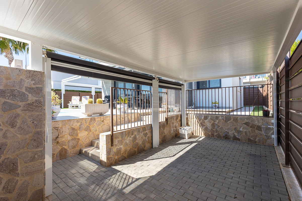 Se vende Villa - Chalet de 3 dormitorios en Costa Blanca, Alicante, España